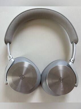 Bang & Olufsen Beoplay H95 Wireless Noise Cancelling Headphones – Silver/Gray